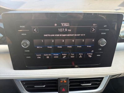 2027 Volkswagen Taos SE FWD
