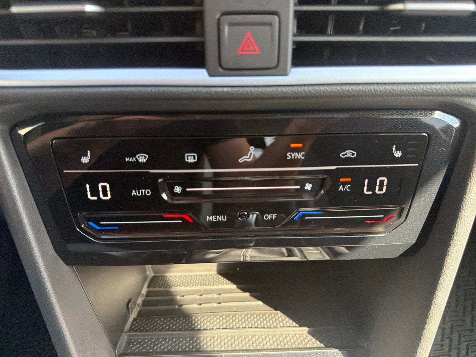 2027 Volkswagen Taos SE FWD