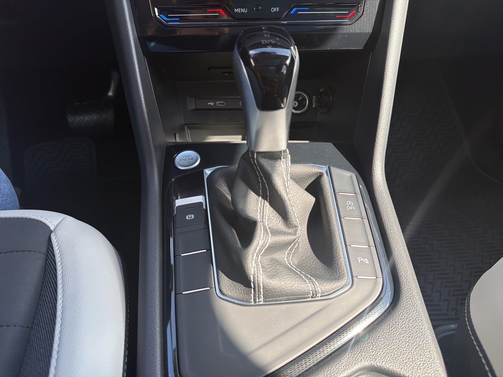 2027 Volkswagen Taos SE FWD