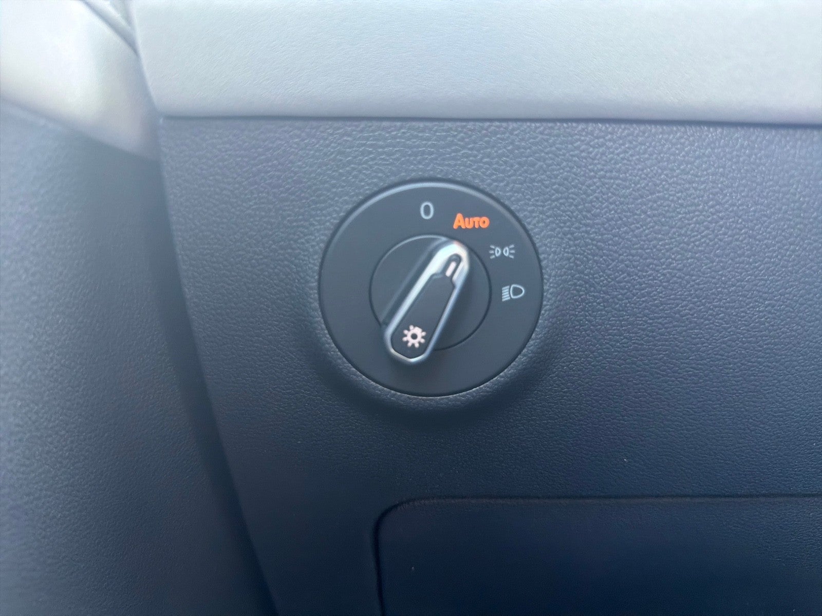 2027 Volkswagen Taos SE FWD