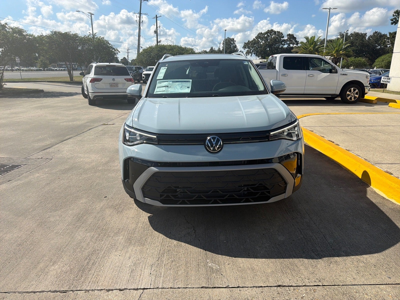 2027 Volkswagen Taos SE FWD
