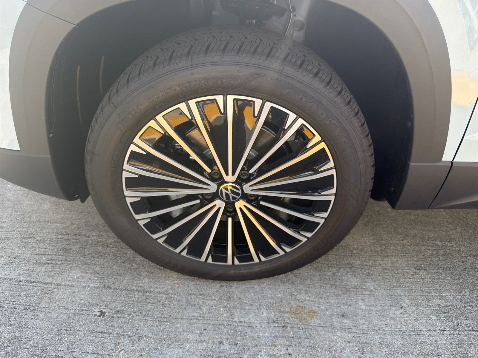 2027 Volkswagen Taos SE FWD