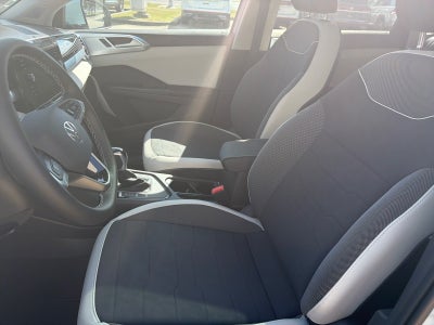 2027 Volkswagen Taos SE FWD