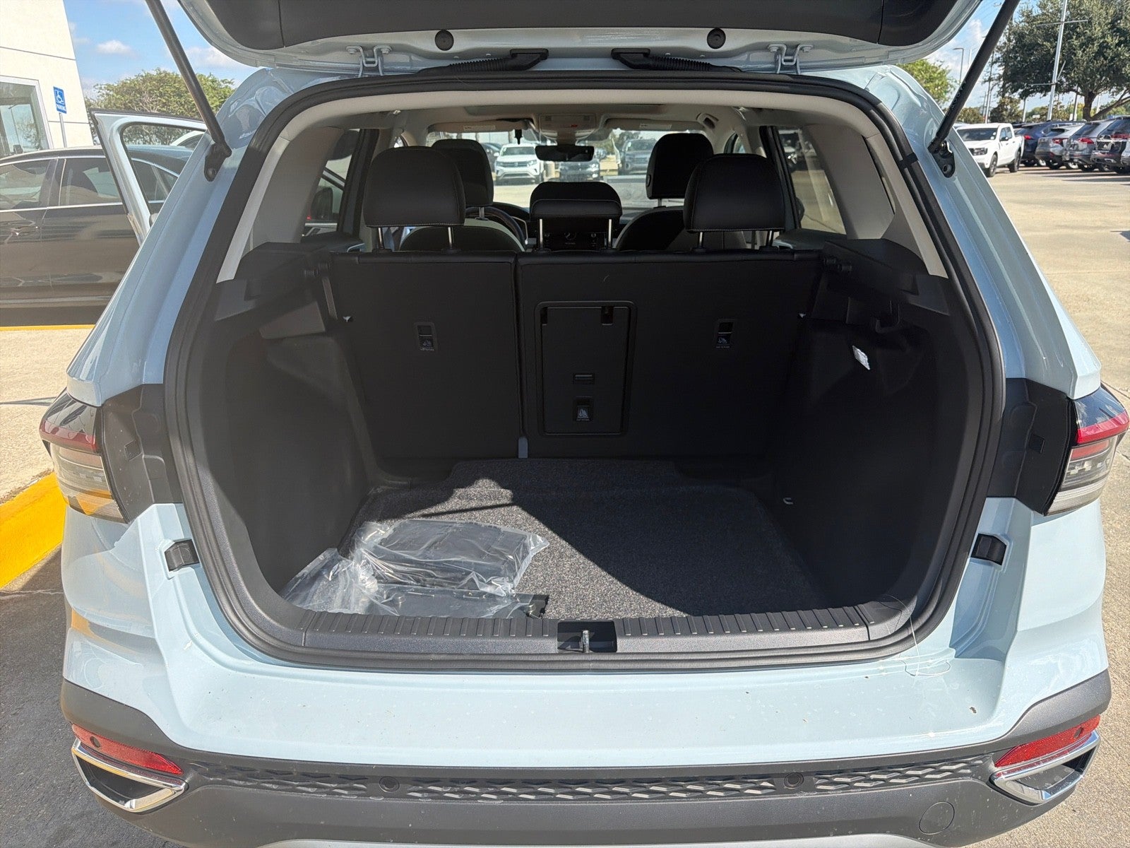 2027 Volkswagen Taos SE FWD