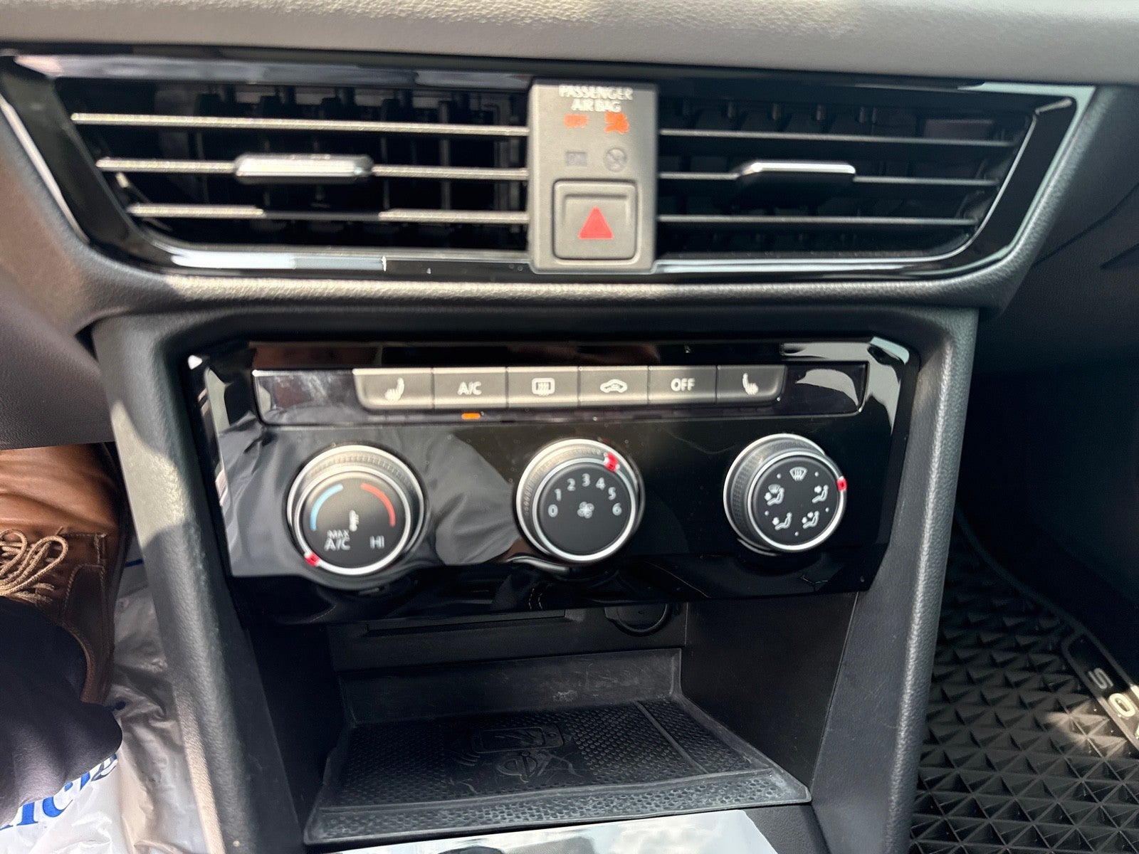 2023 Volkswagen Taos SE FWD
