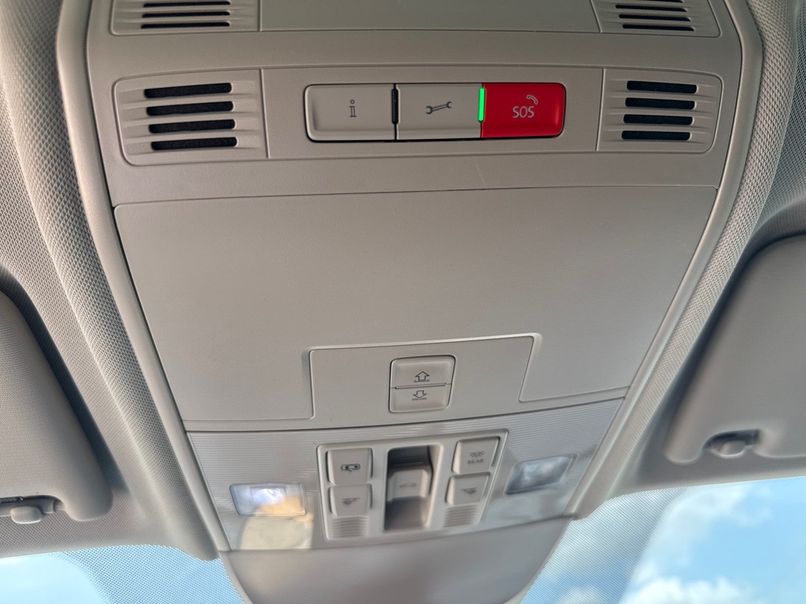 2023 Volkswagen Taos SE FWD