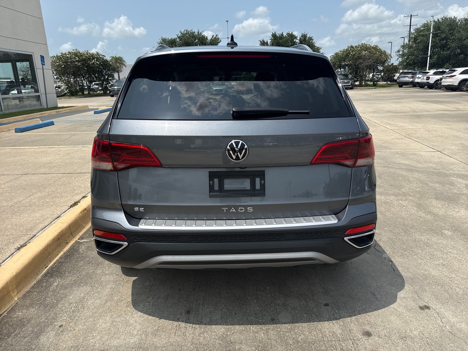 2023 Volkswagen Taos SE FWD