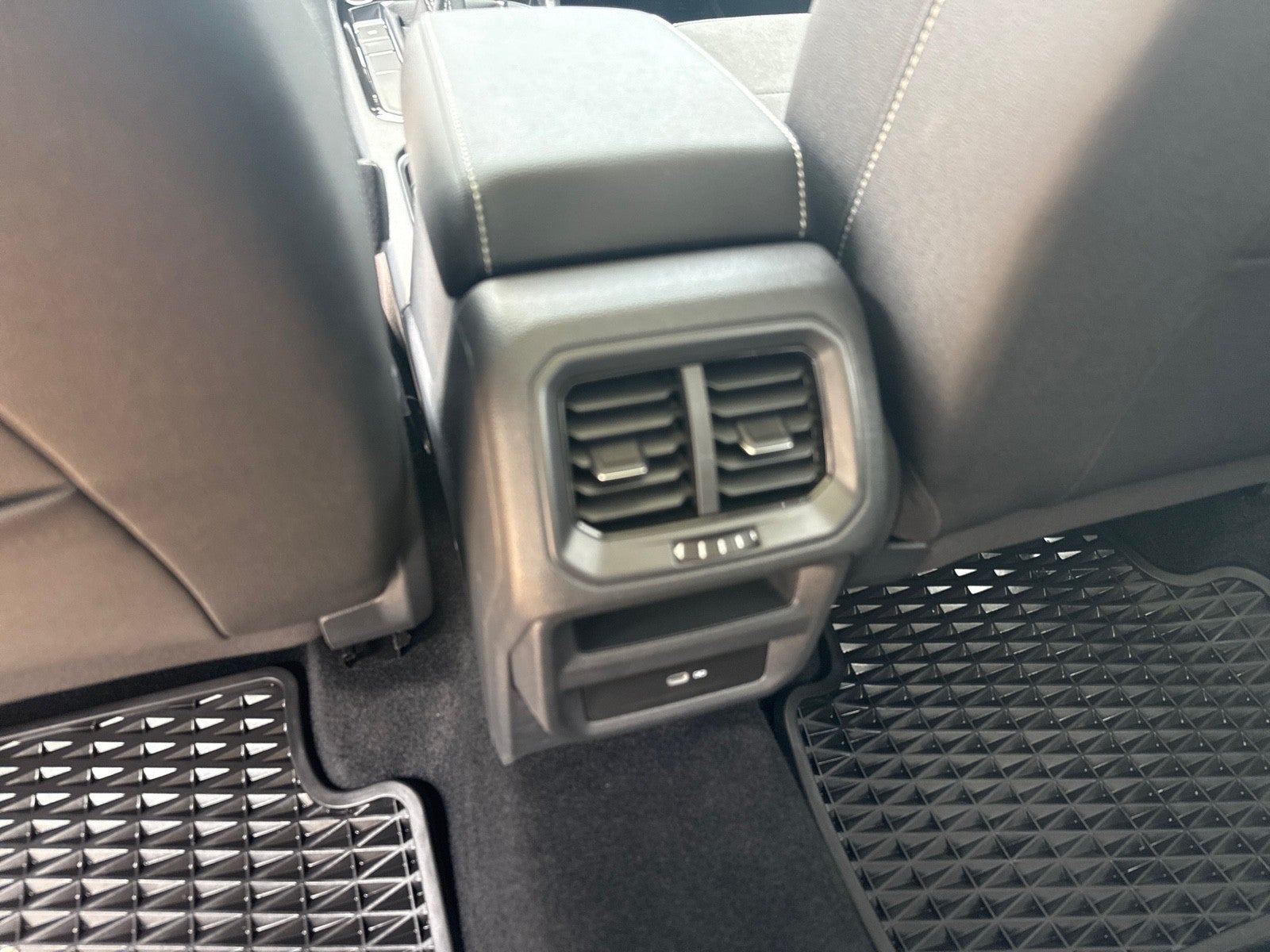 2023 Volkswagen Taos SE FWD