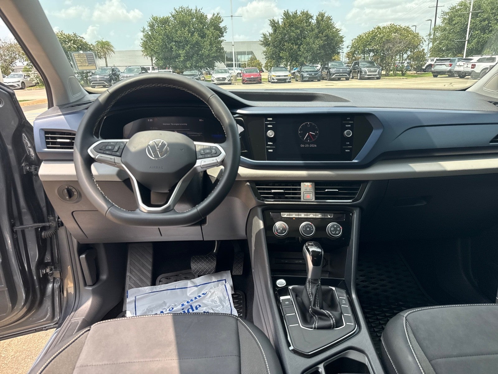 2023 Volkswagen Taos SE FWD