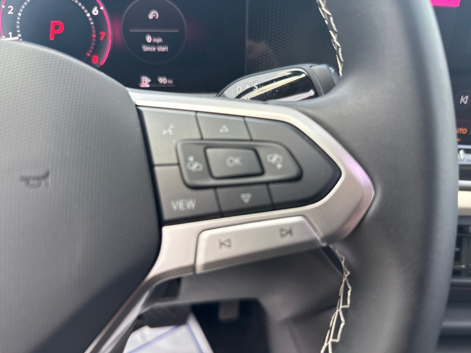 2025 Volkswagen Tiguan 2.0T SE FWD