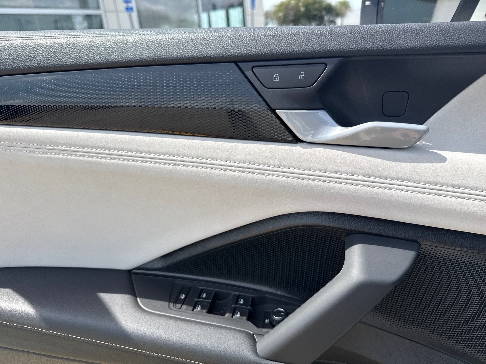 2025 Volkswagen Tiguan 2.0T SE FWD