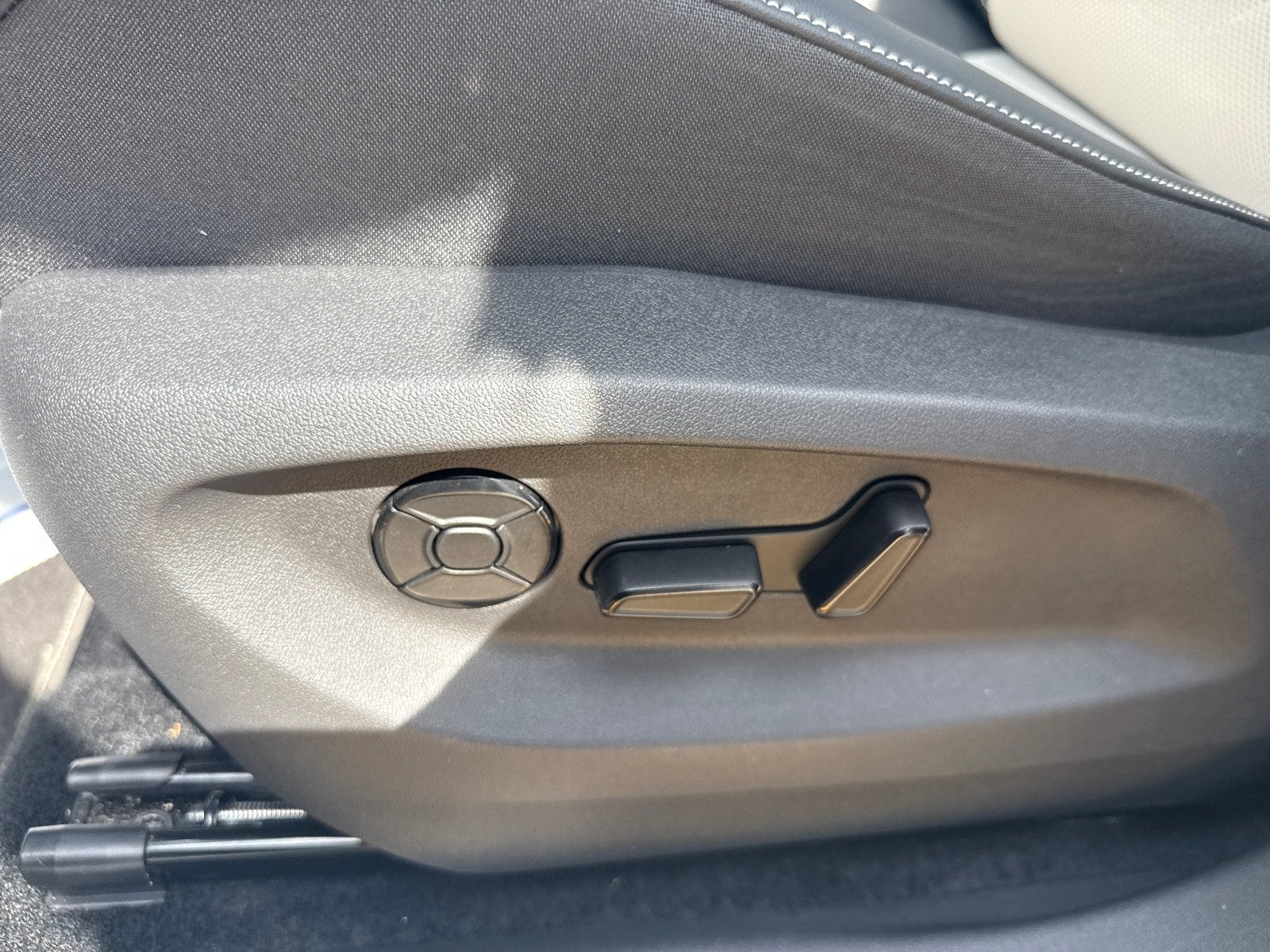 2025 Volkswagen Tiguan 2.0T SE FWD