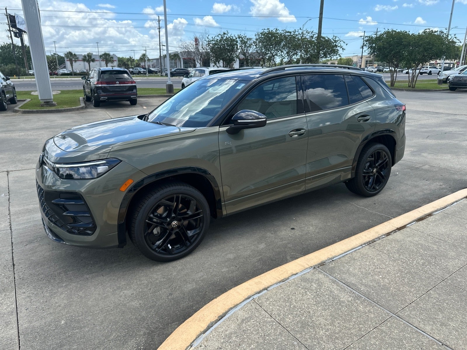2026 Volkswagen Tiguan SE R-Line Black 4MOTION