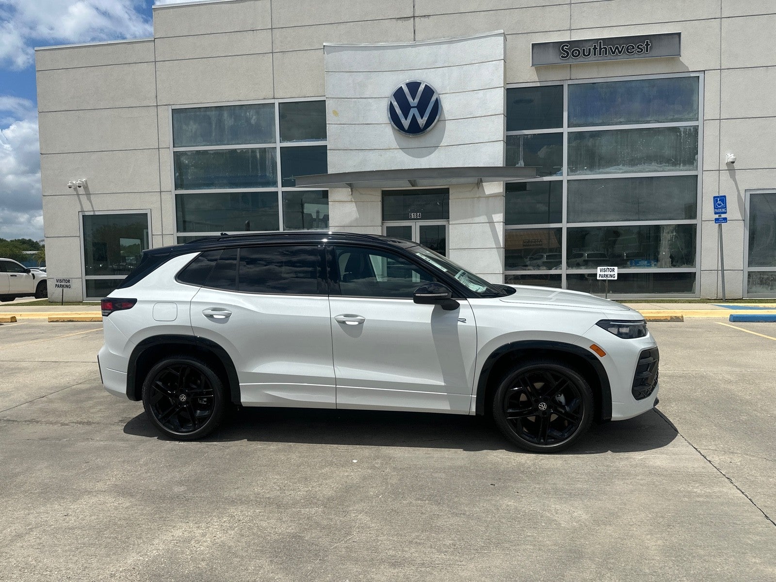2026 Volkswagen Tiguan SE R-Line Black FWD
