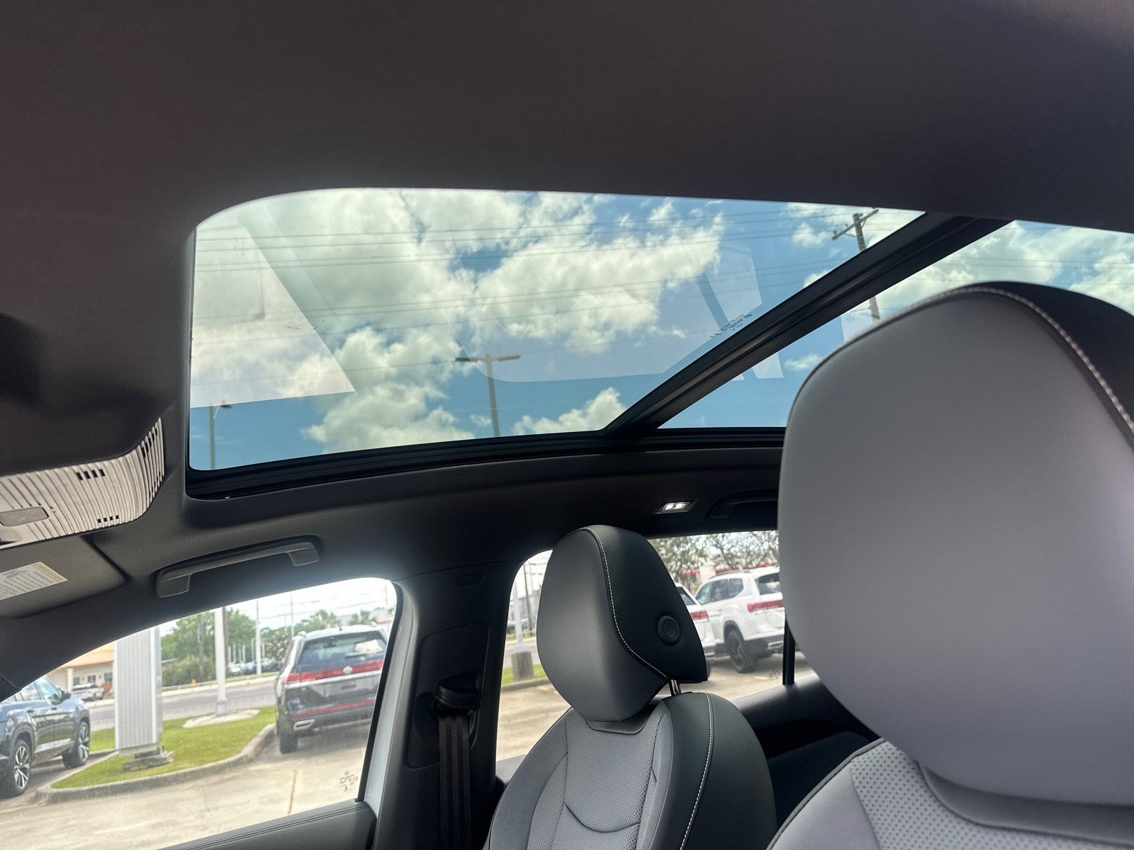 2026 Volkswagen Tiguan SE R-Line Black FWD