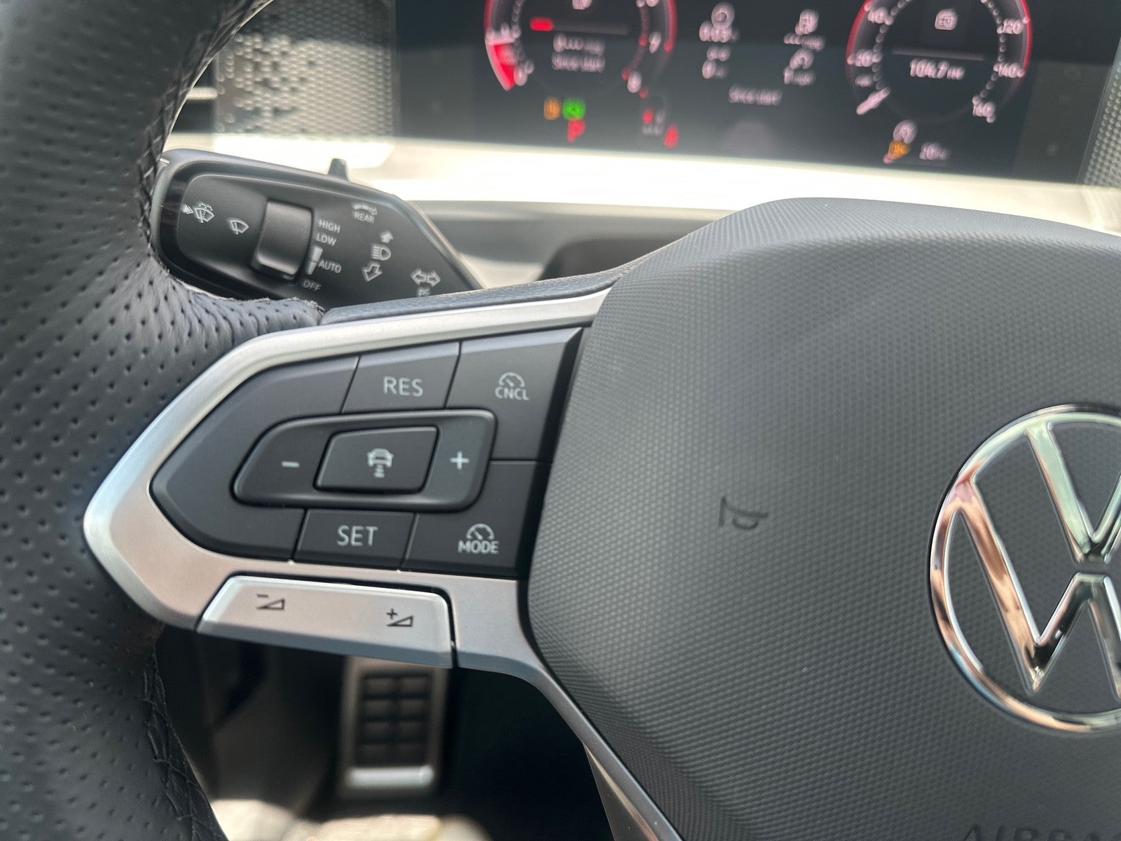 2026 Volkswagen Tiguan SE R-Line Black FWD