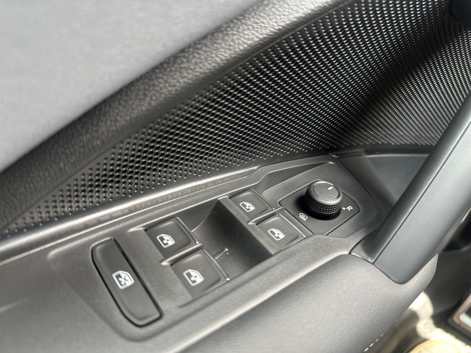 2026 Volkswagen Tiguan SE R-Line Black FWD