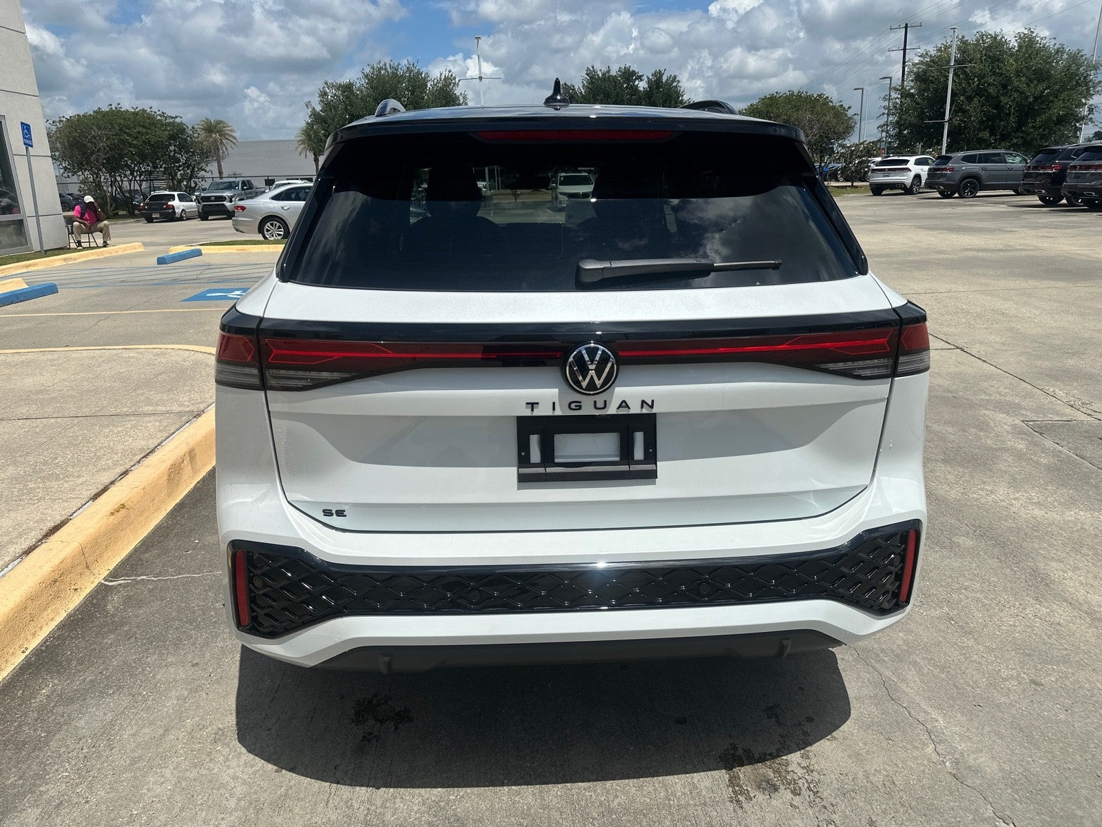 2026 Volkswagen Tiguan SE R-Line Black FWD