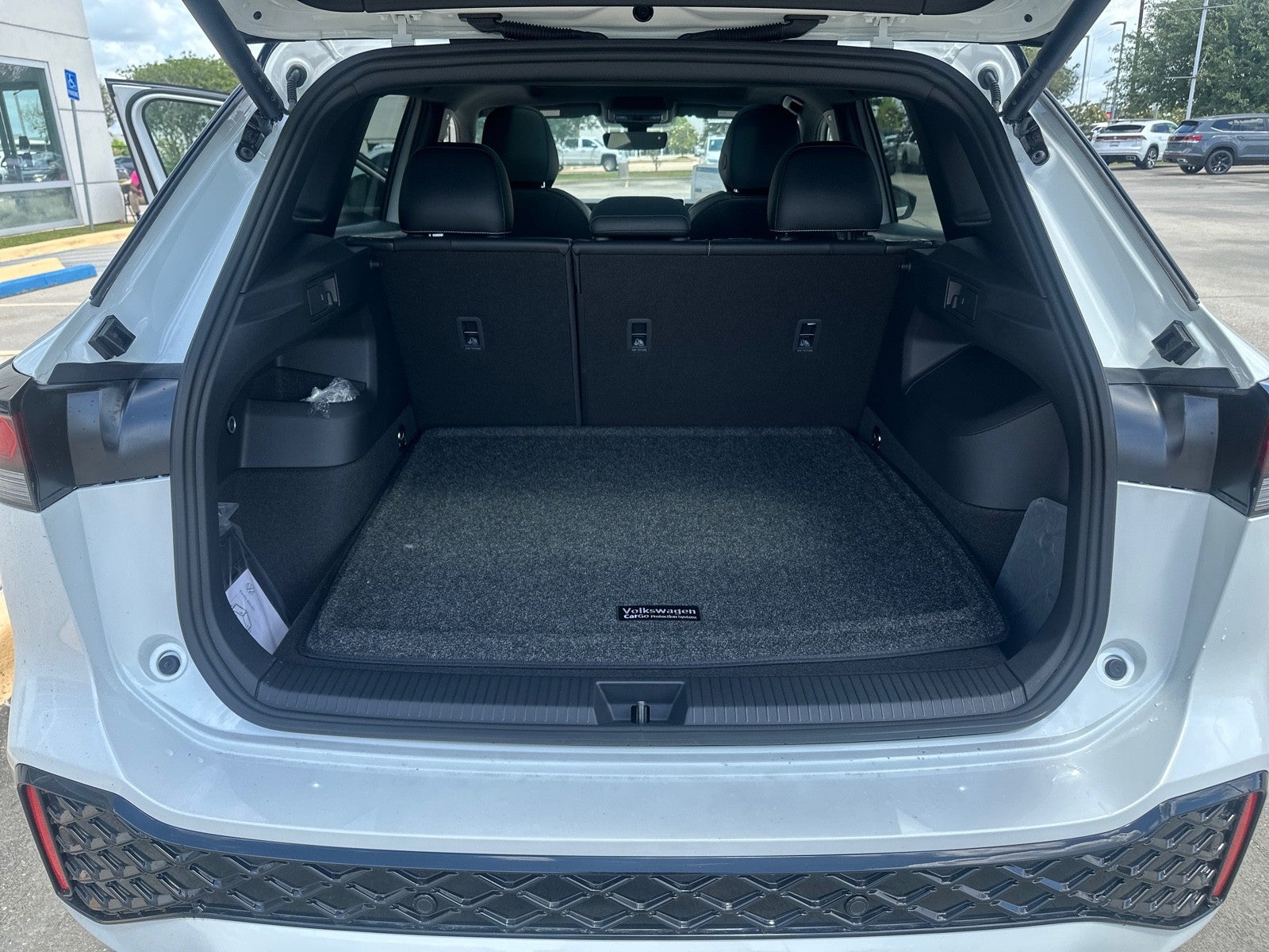 2026 Volkswagen Tiguan SE R-Line Black FWD