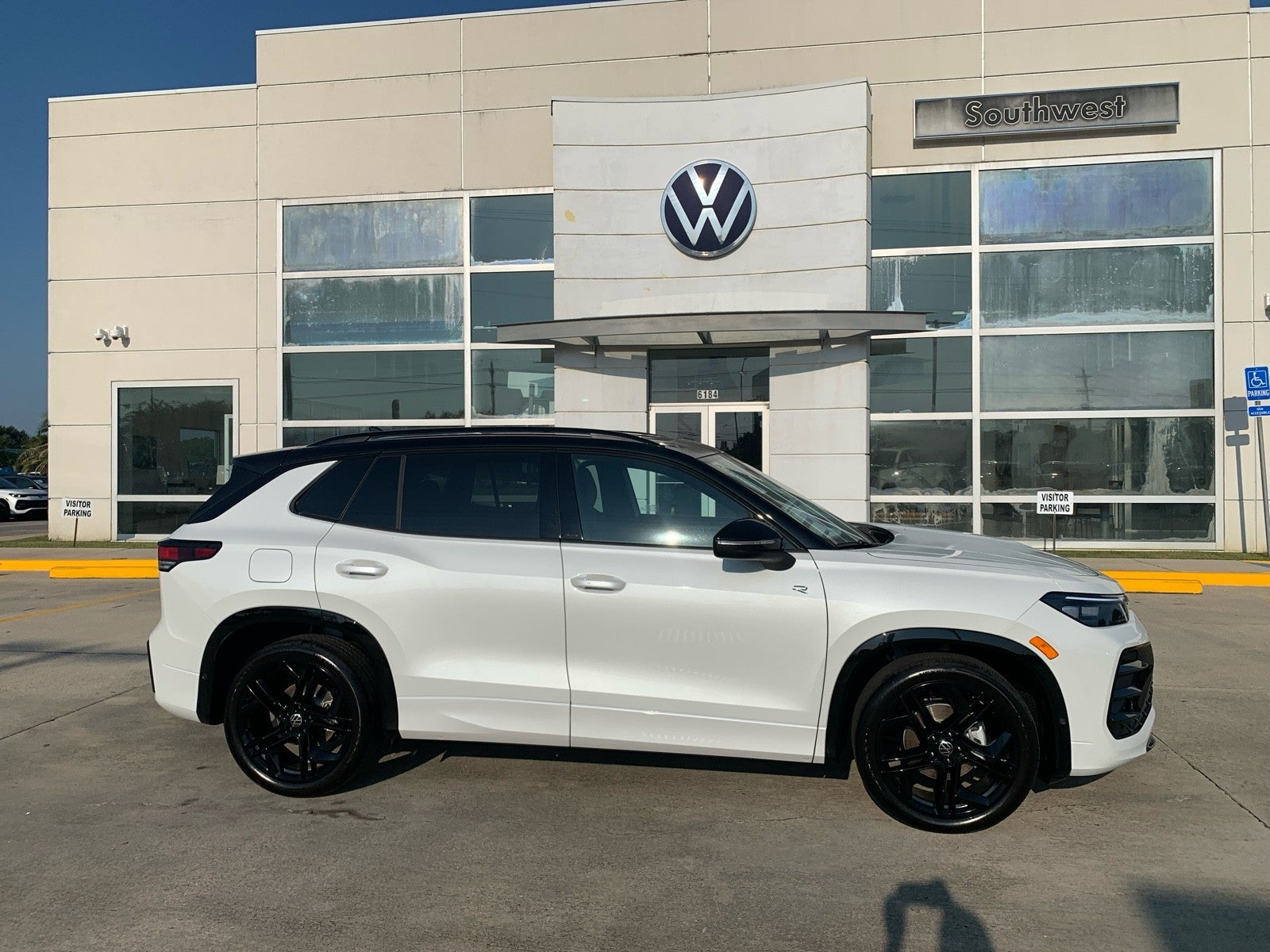 2026 Volkswagen Tiguan SE R-Line Black FWD