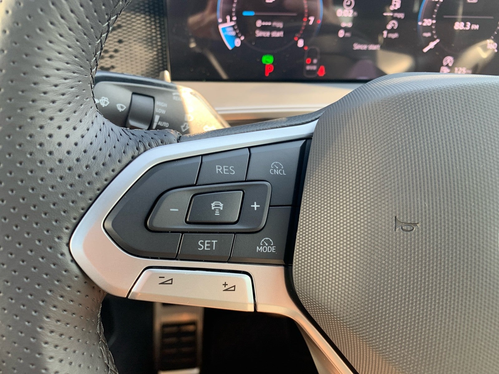 2026 Volkswagen Tiguan SE R-Line Black FWD