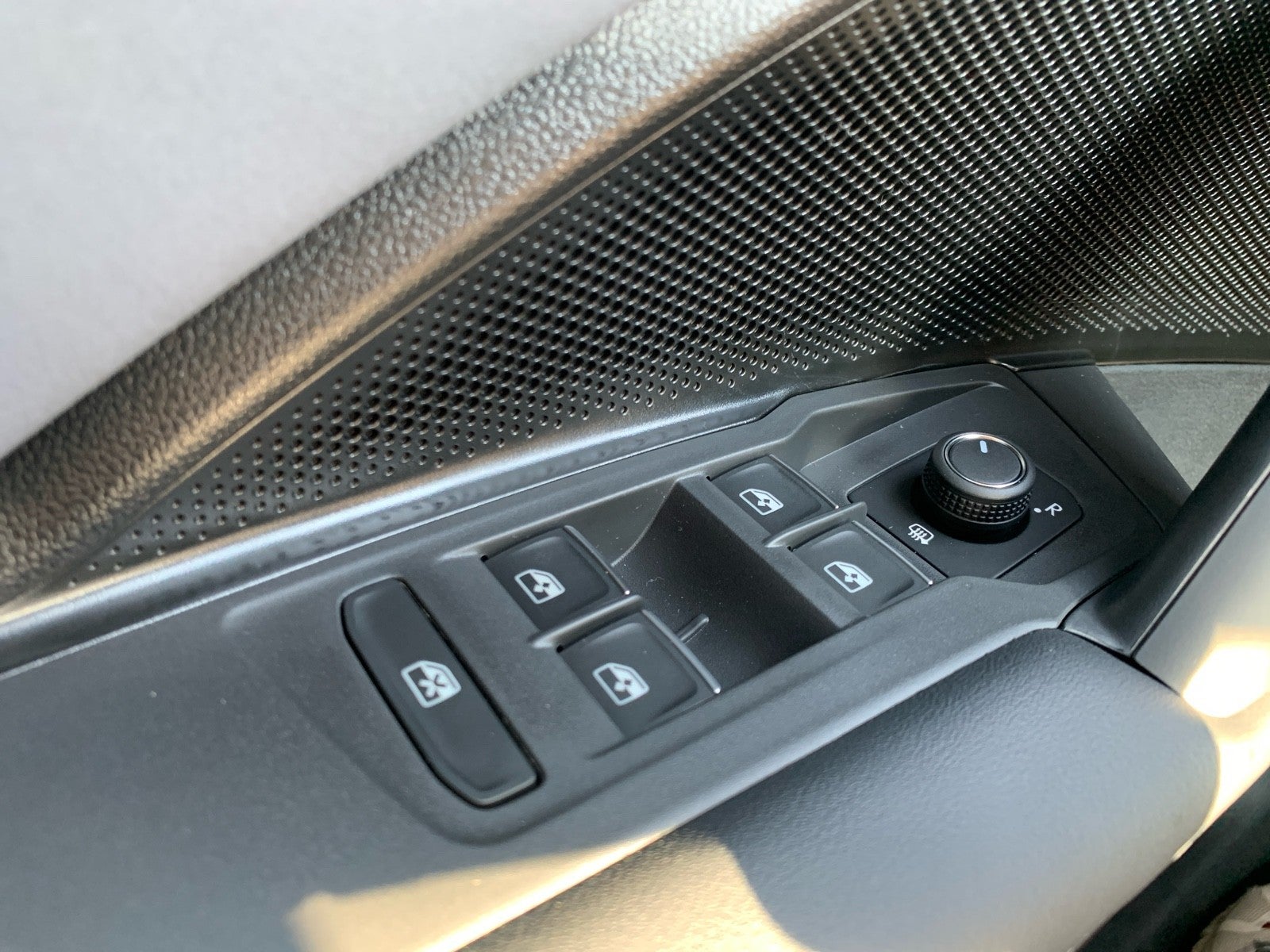 2026 Volkswagen Tiguan SE R-Line Black FWD