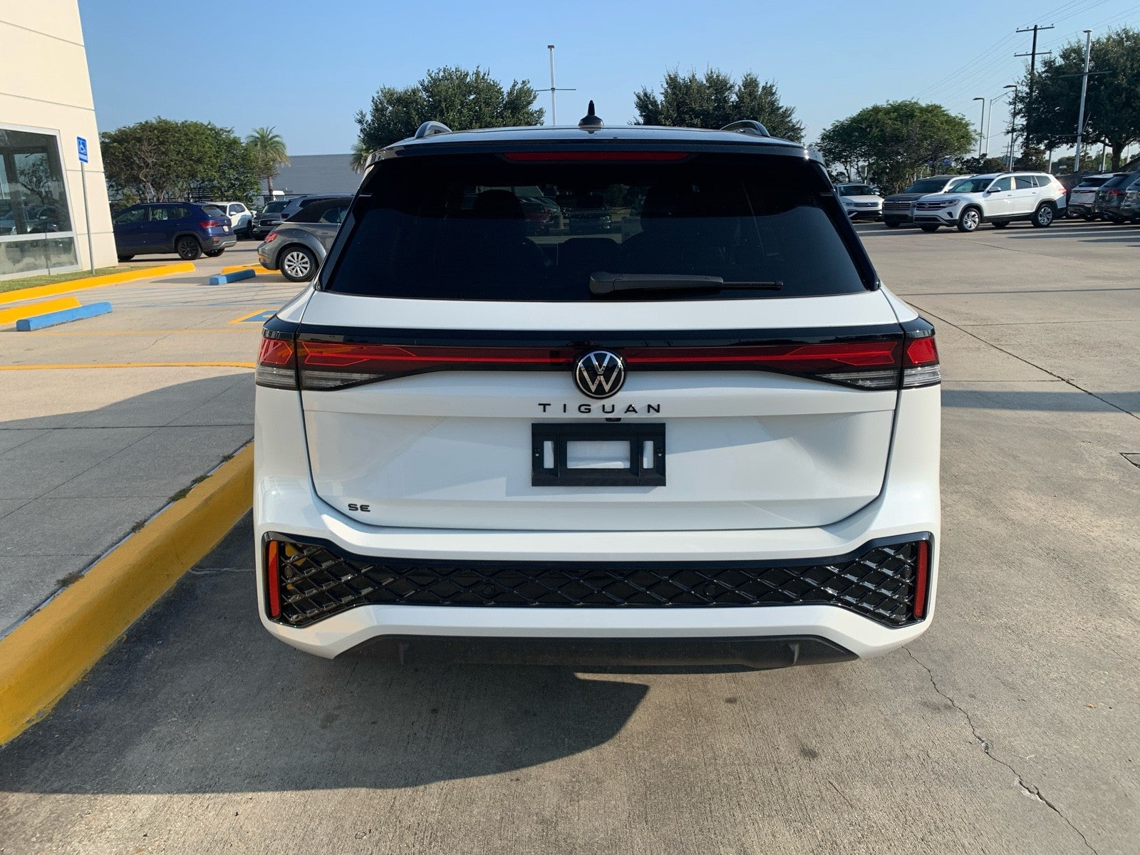 2026 Volkswagen Tiguan SE R-Line Black FWD