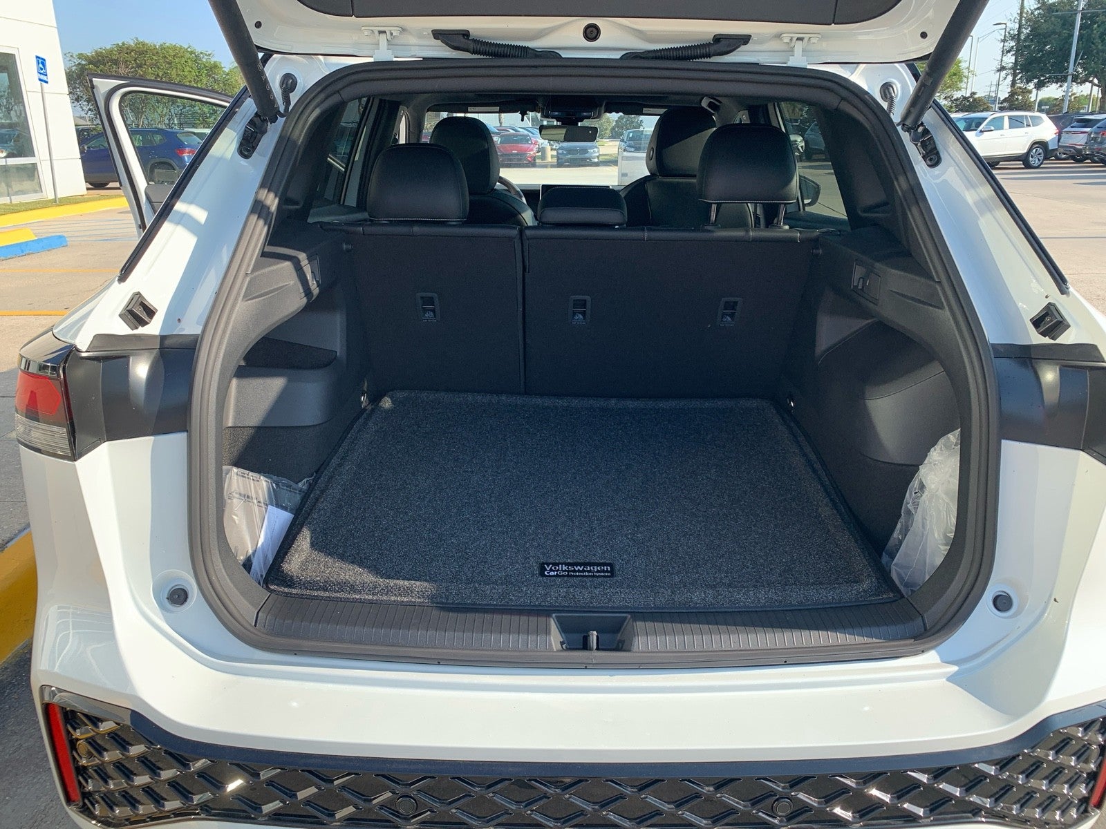 2026 Volkswagen Tiguan SE R-Line Black FWD