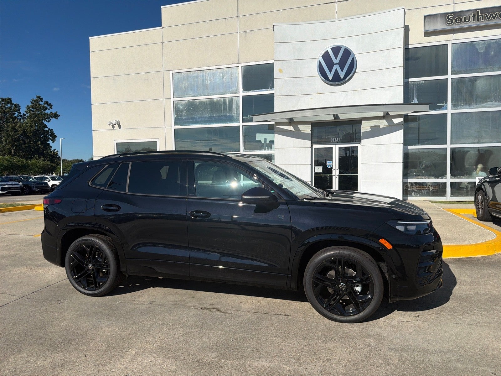 2026 Volkswagen Tiguan SE R-Line Black FWD