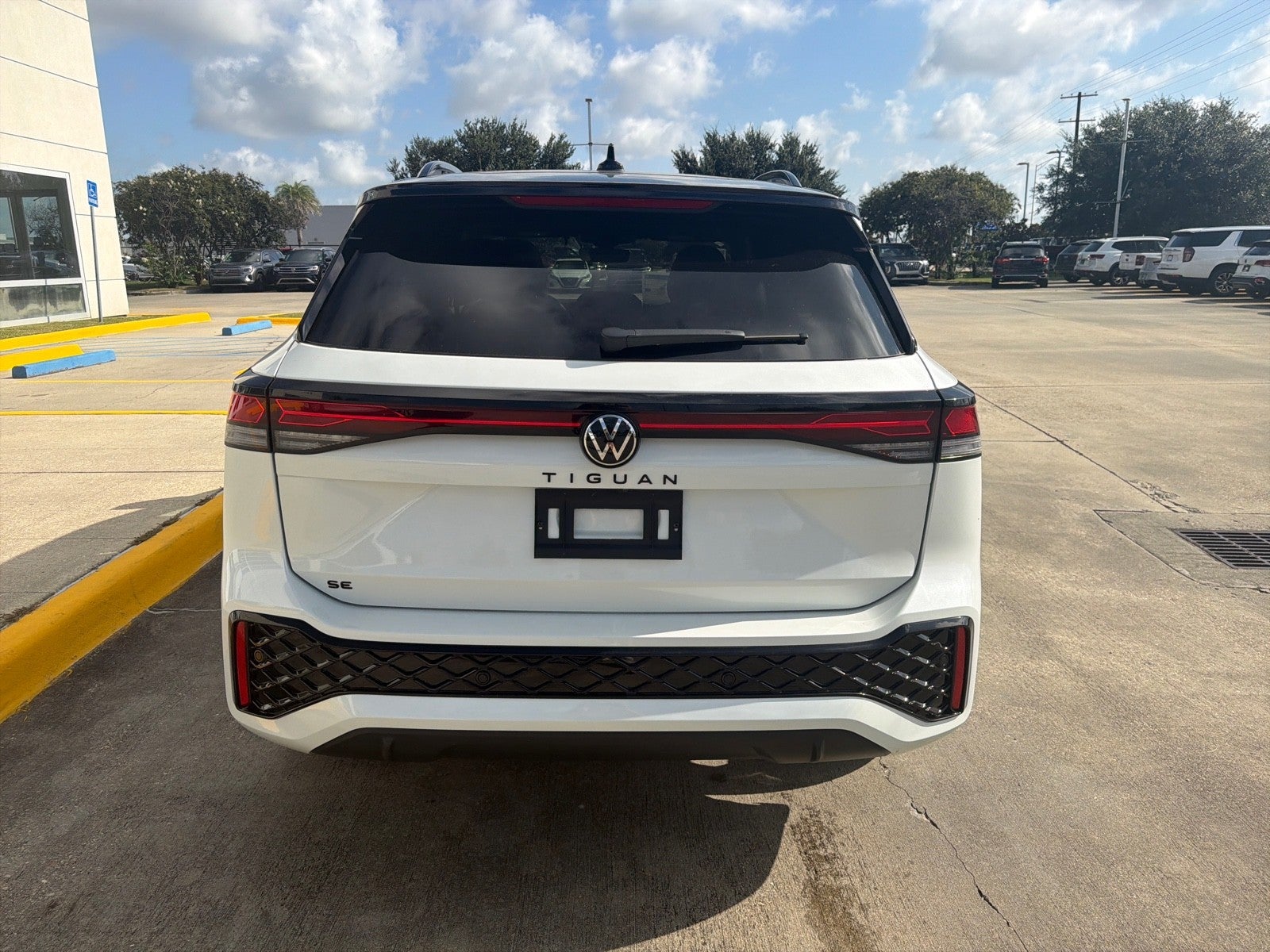 2026 Volkswagen Tiguan SE R-Line Black FWD