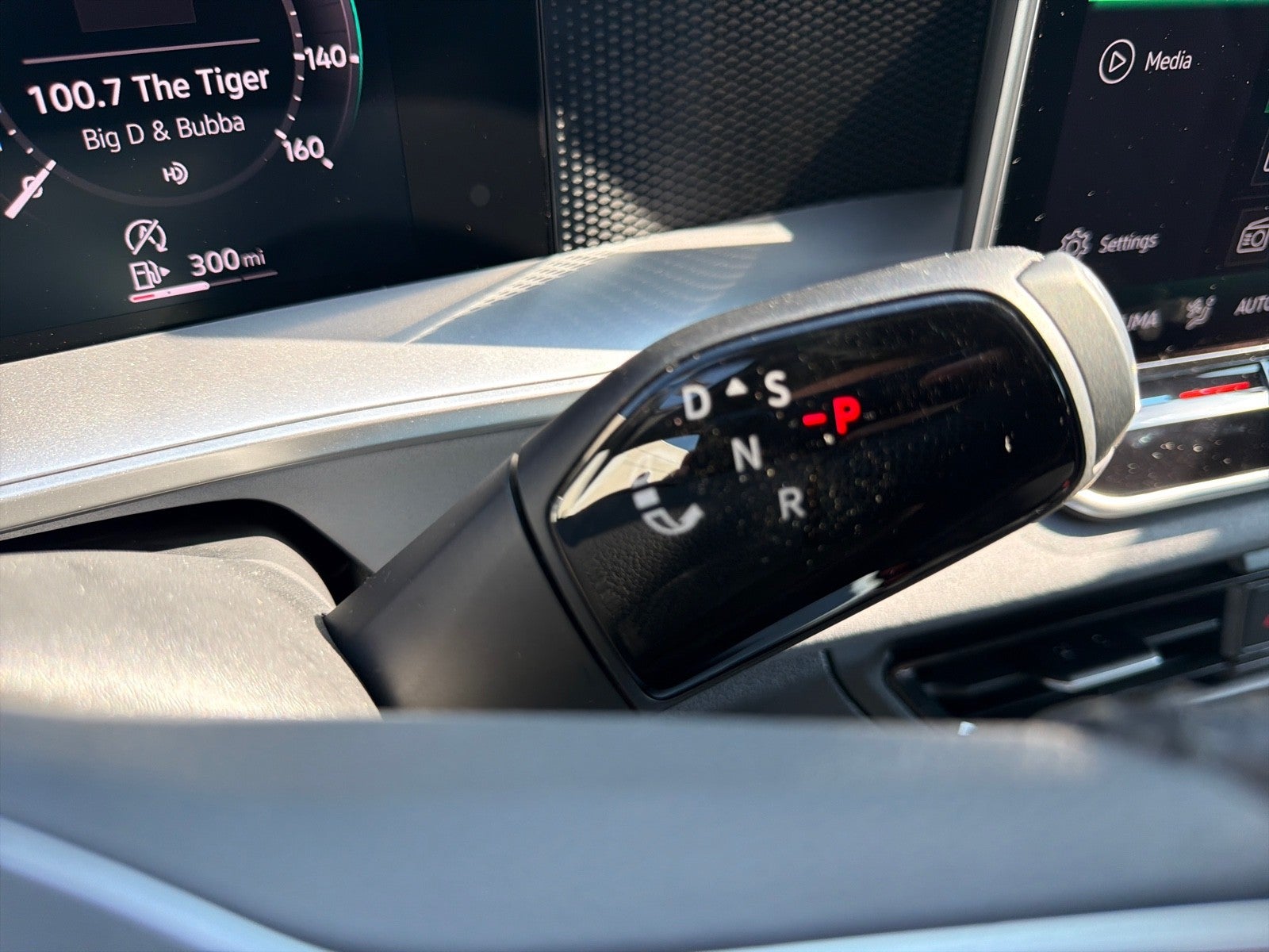 2026 Volkswagen Tiguan SE R-Line Black FWD