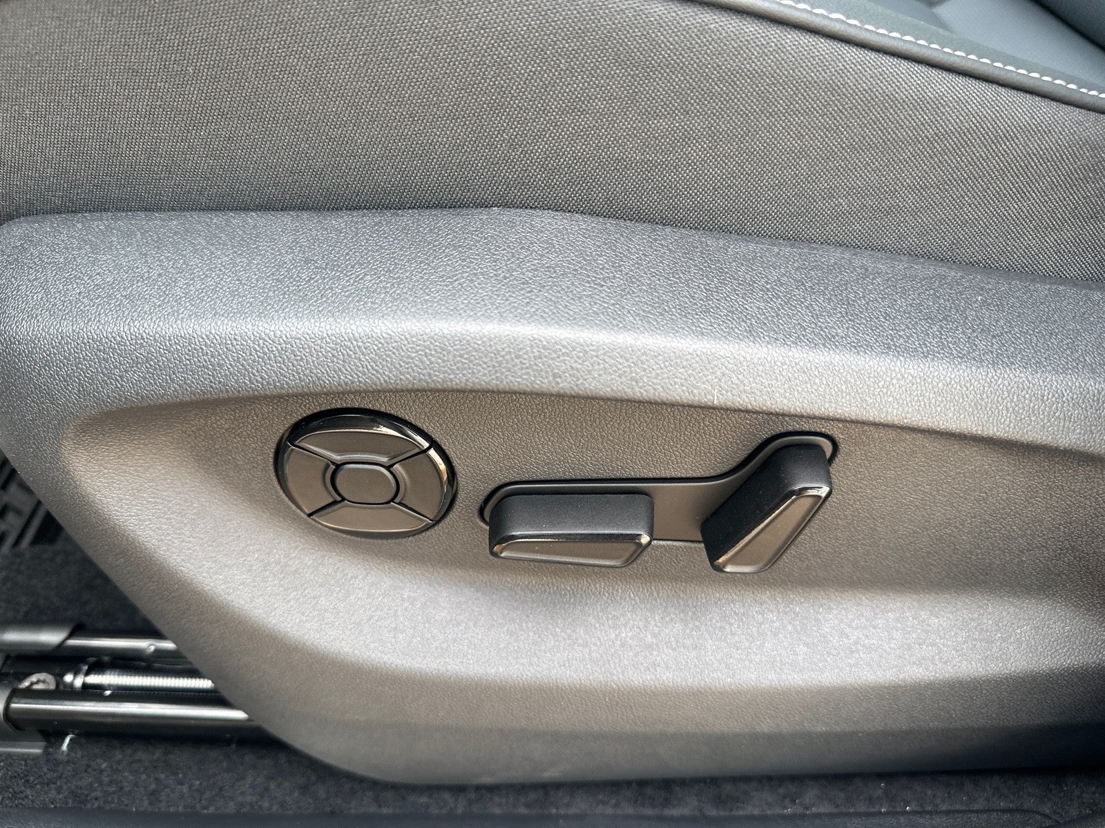 2026 Volkswagen Tiguan 2.0T SE R-Line Black FWD