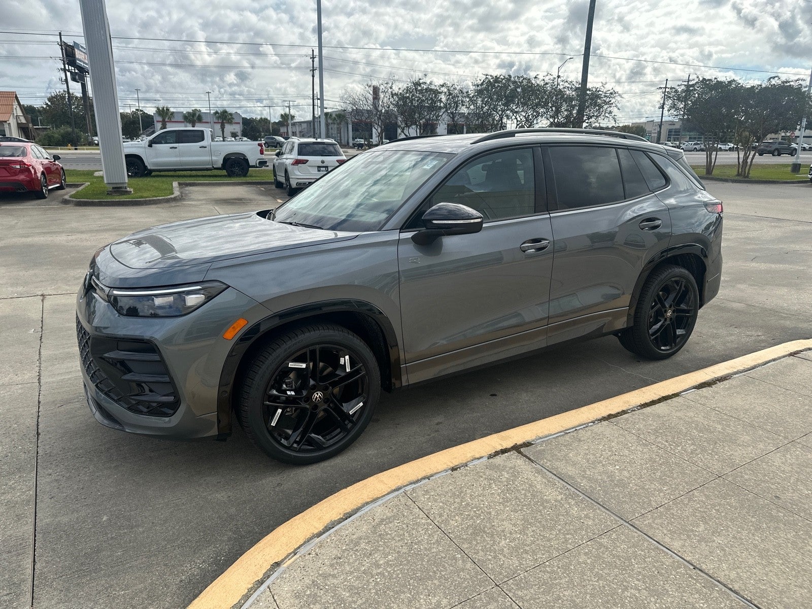 2026 Volkswagen Tiguan 2.0T SE R-Line Black FWD