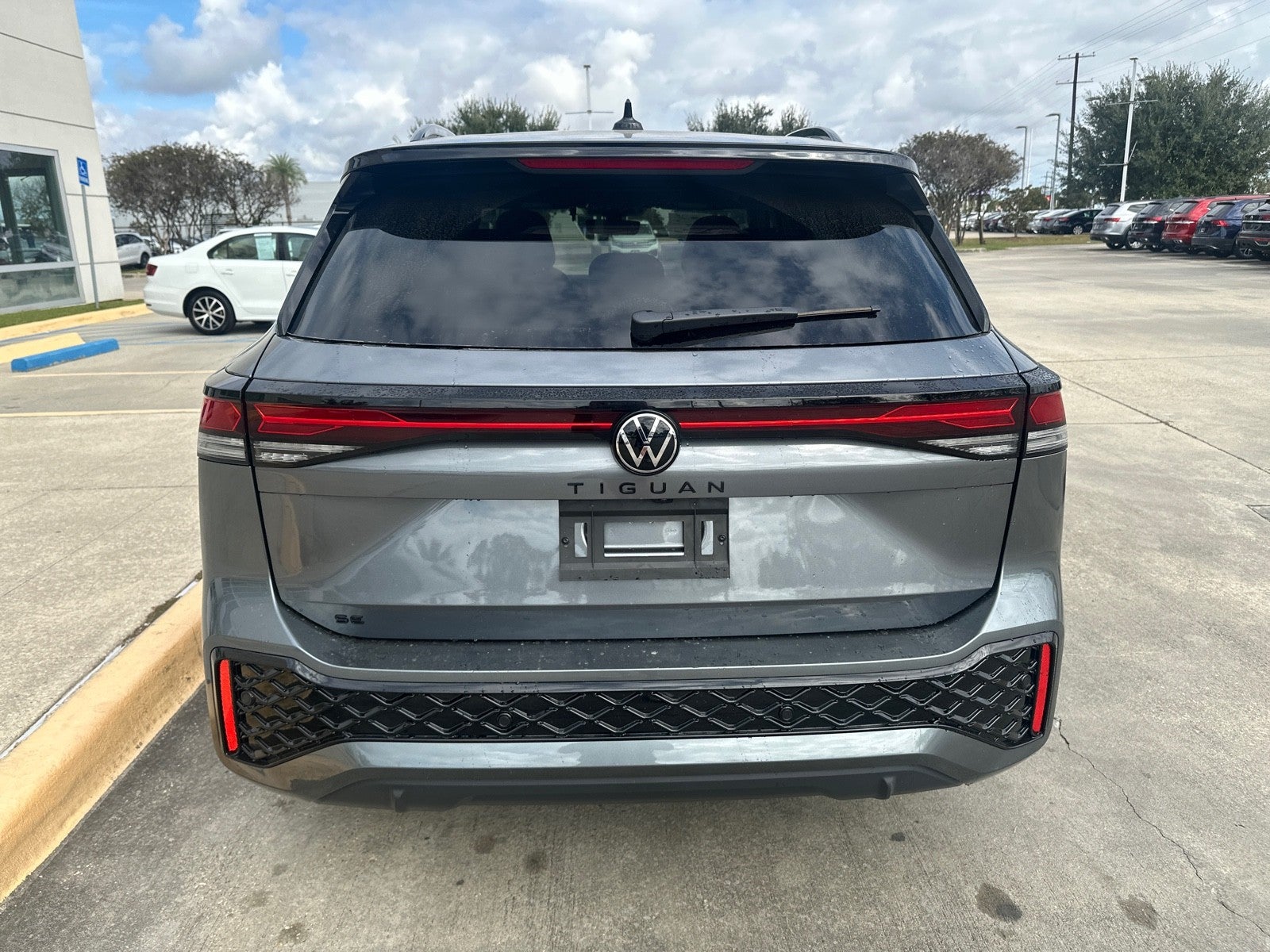 2026 Volkswagen Tiguan 2.0T SE R-Line Black FWD