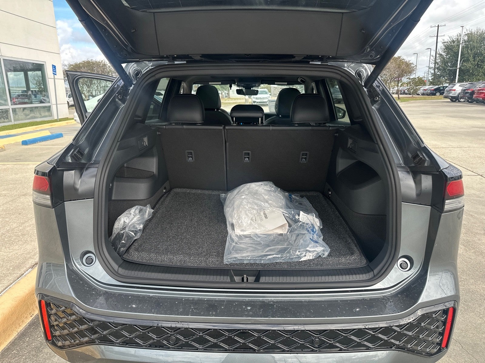 2026 Volkswagen Tiguan 2.0T SE R-Line Black FWD