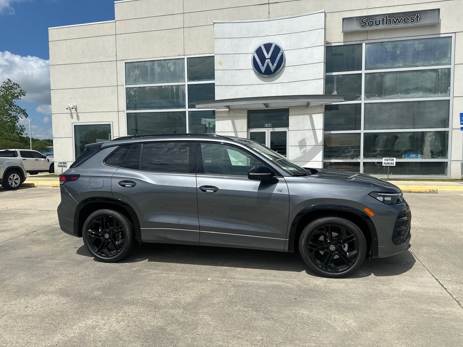 2026 Volkswagen Tiguan SE R-Line Black FWD