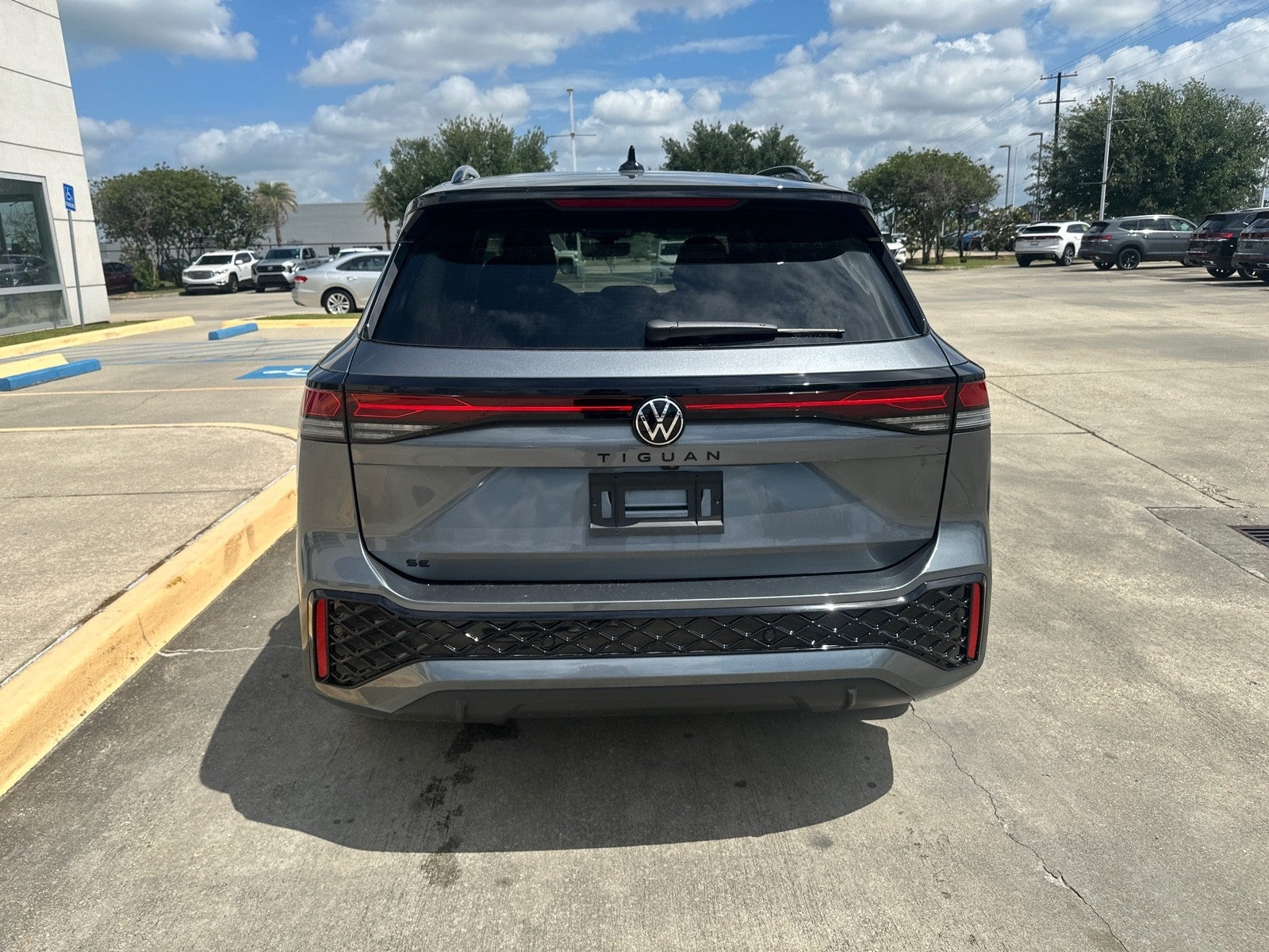 2026 Volkswagen Tiguan SE R-Line Black FWD