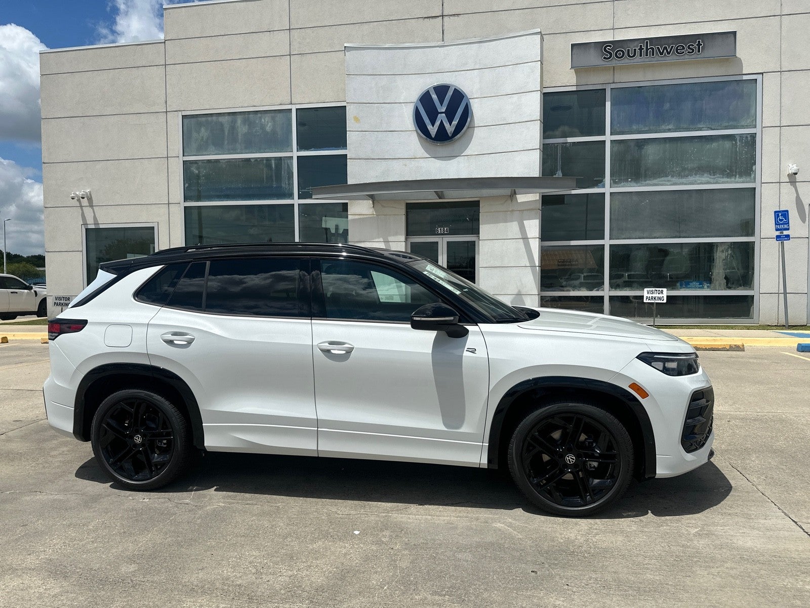 2026 Volkswagen Tiguan SE R-Line Black FWD