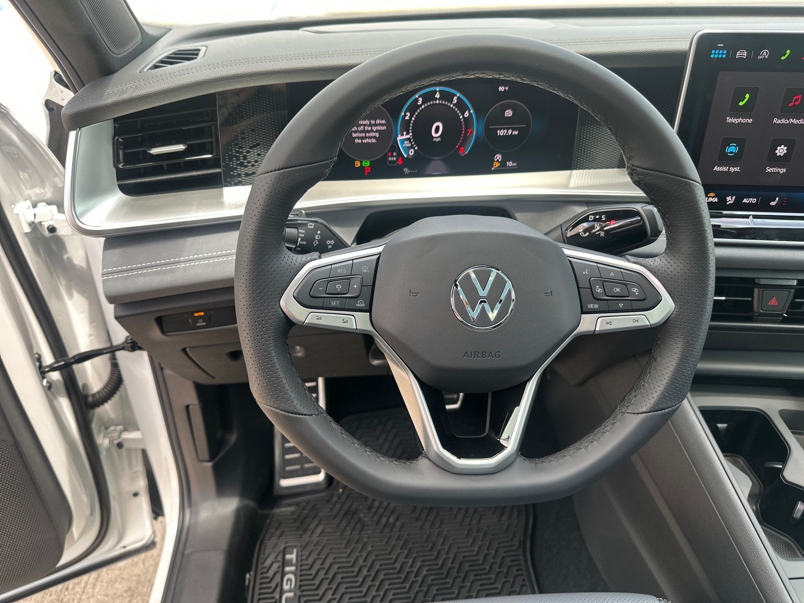 2026 Volkswagen Tiguan SE R-Line Black FWD