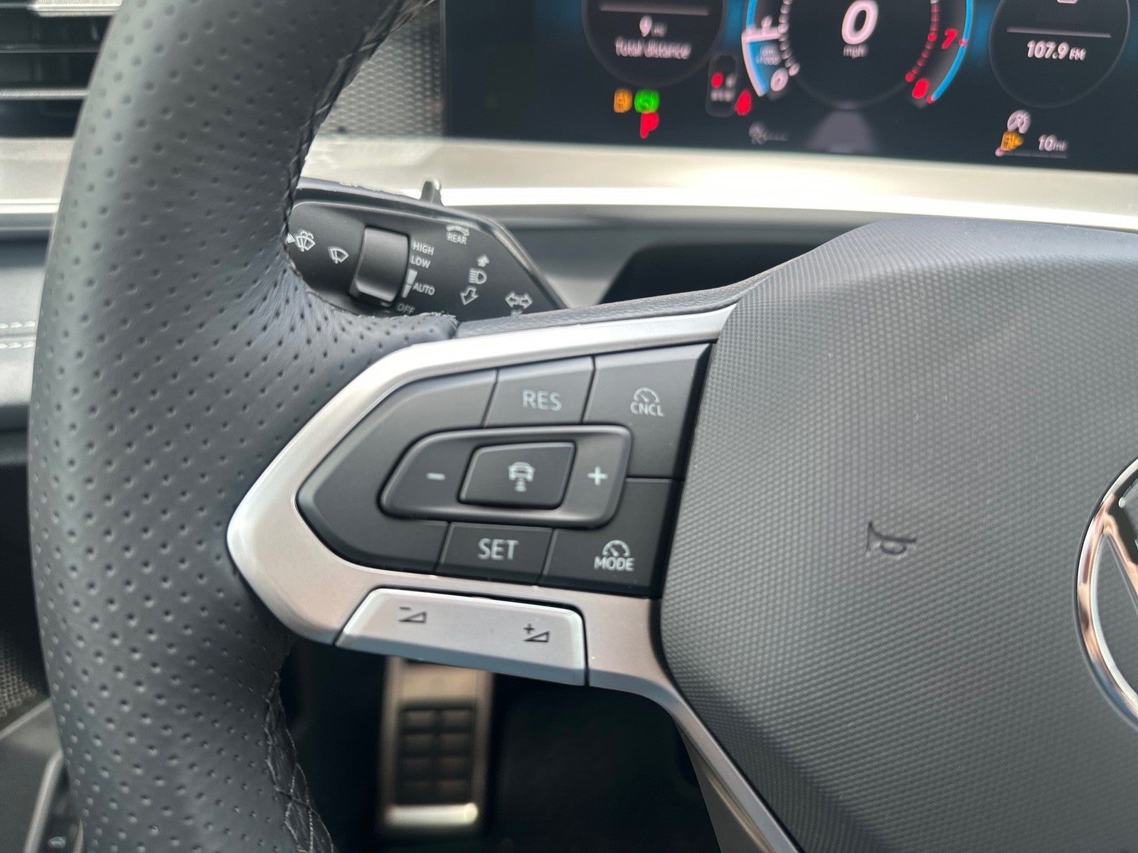 2026 Volkswagen Tiguan SE R-Line Black FWD