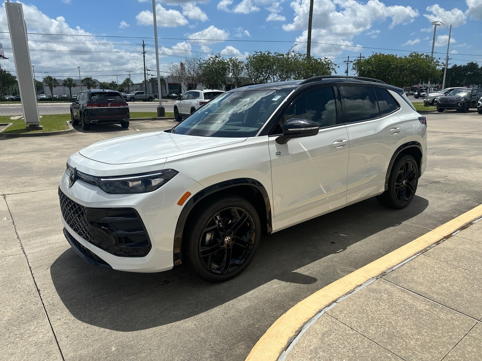 2026 Volkswagen Tiguan SE R-Line Black FWD