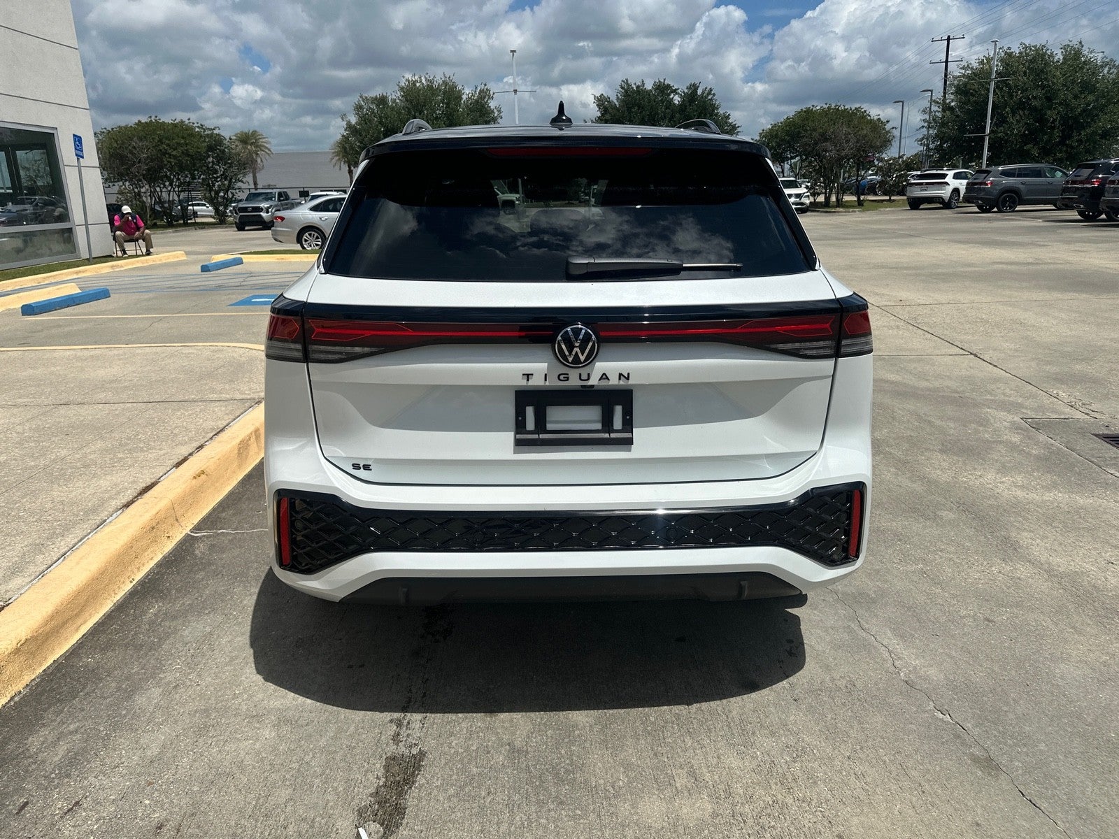 2026 Volkswagen Tiguan SE R-Line Black FWD