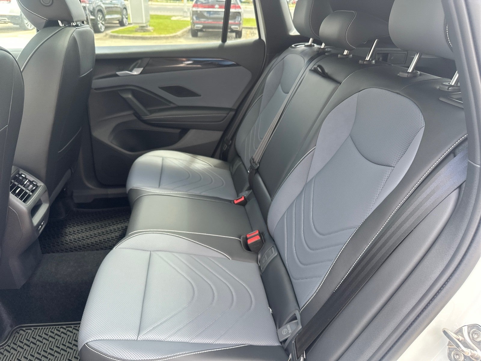 2026 Volkswagen Tiguan SE R-Line Black FWD