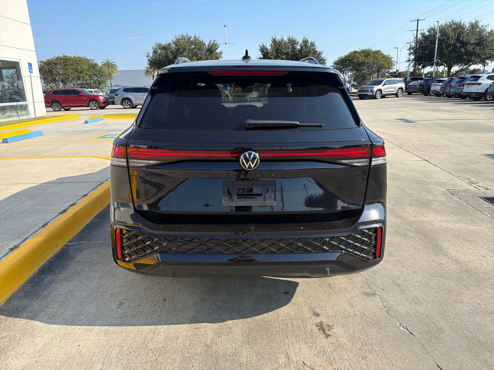 2026 Volkswagen Tiguan SE R-Line Black FWD