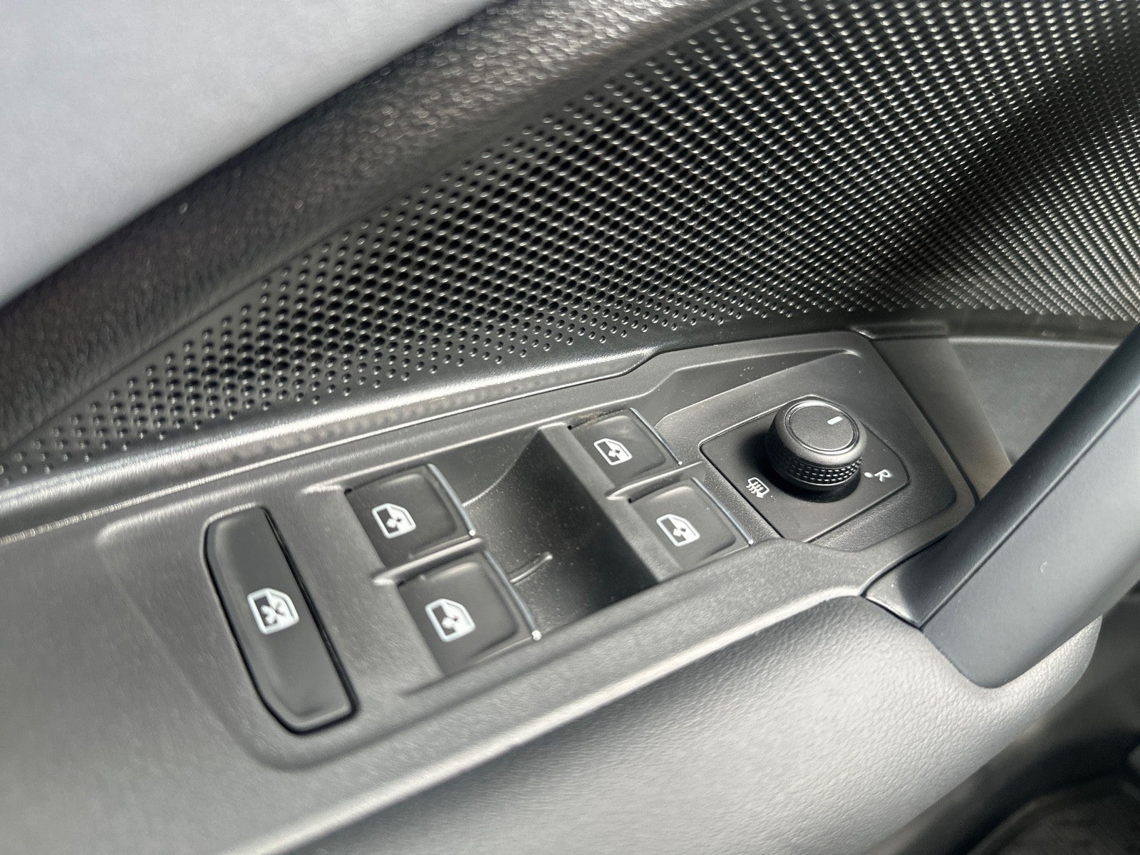 2026 Volkswagen Tiguan 2.0T SE R-Line Black FWD