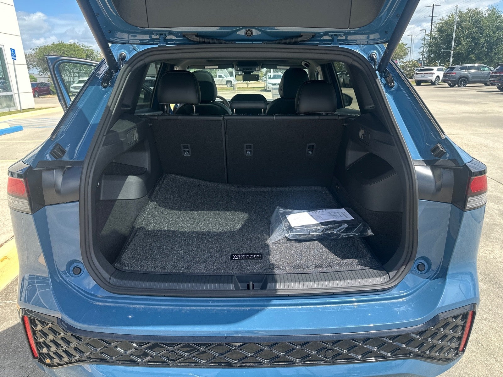 2026 Volkswagen Tiguan 2.0T SE R-Line Black FWD