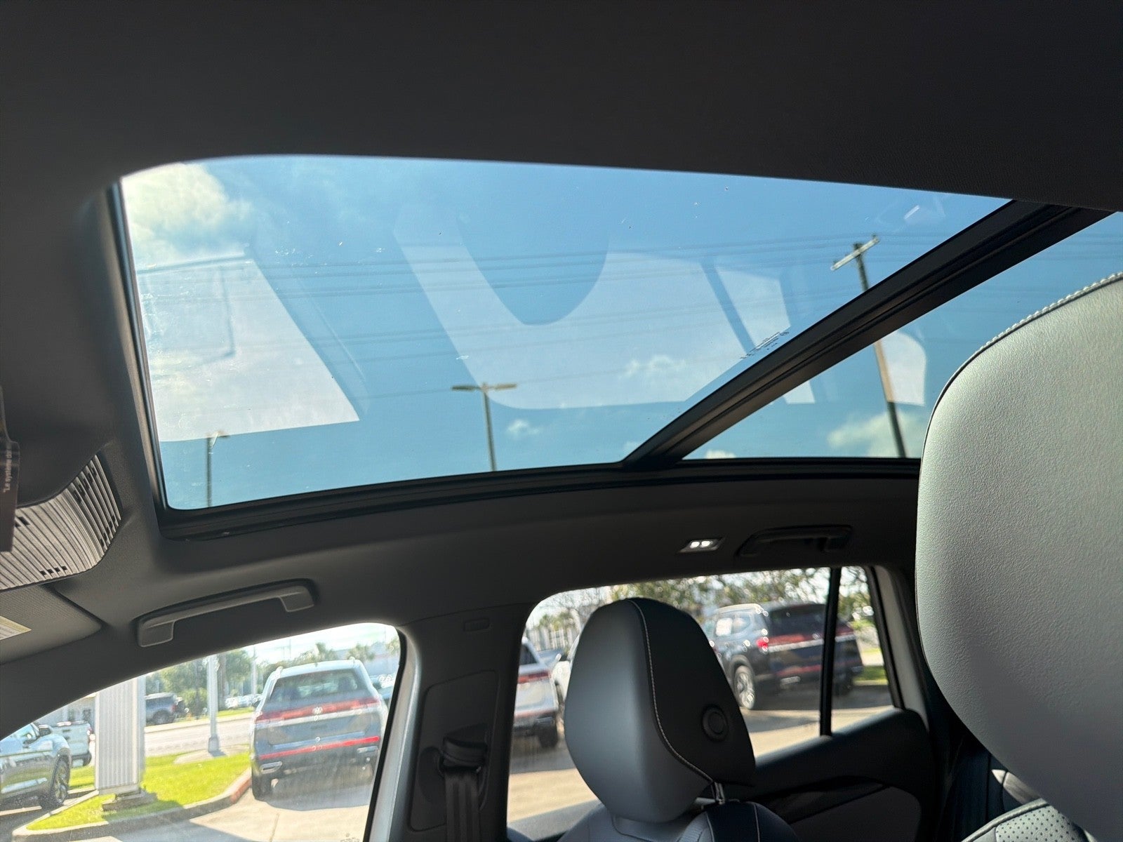 2026 Volkswagen Tiguan SE R-Line Black FWD