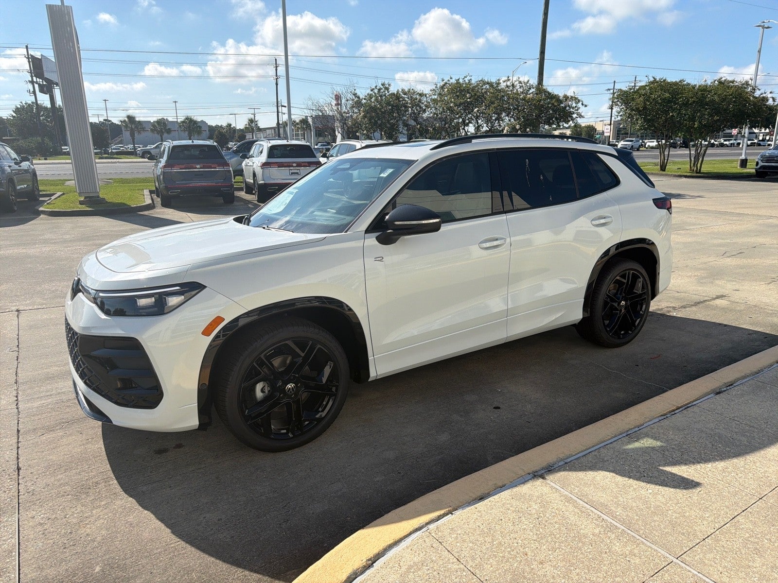 2026 Volkswagen Tiguan SE R-Line Black FWD