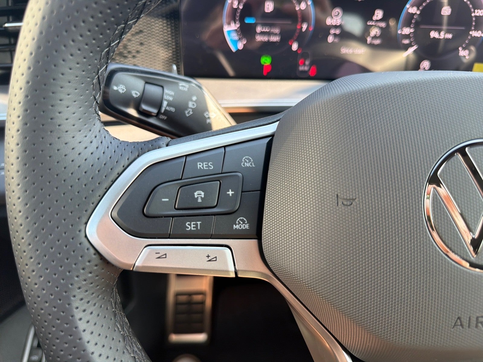 2026 Volkswagen Tiguan SE R-Line Black FWD