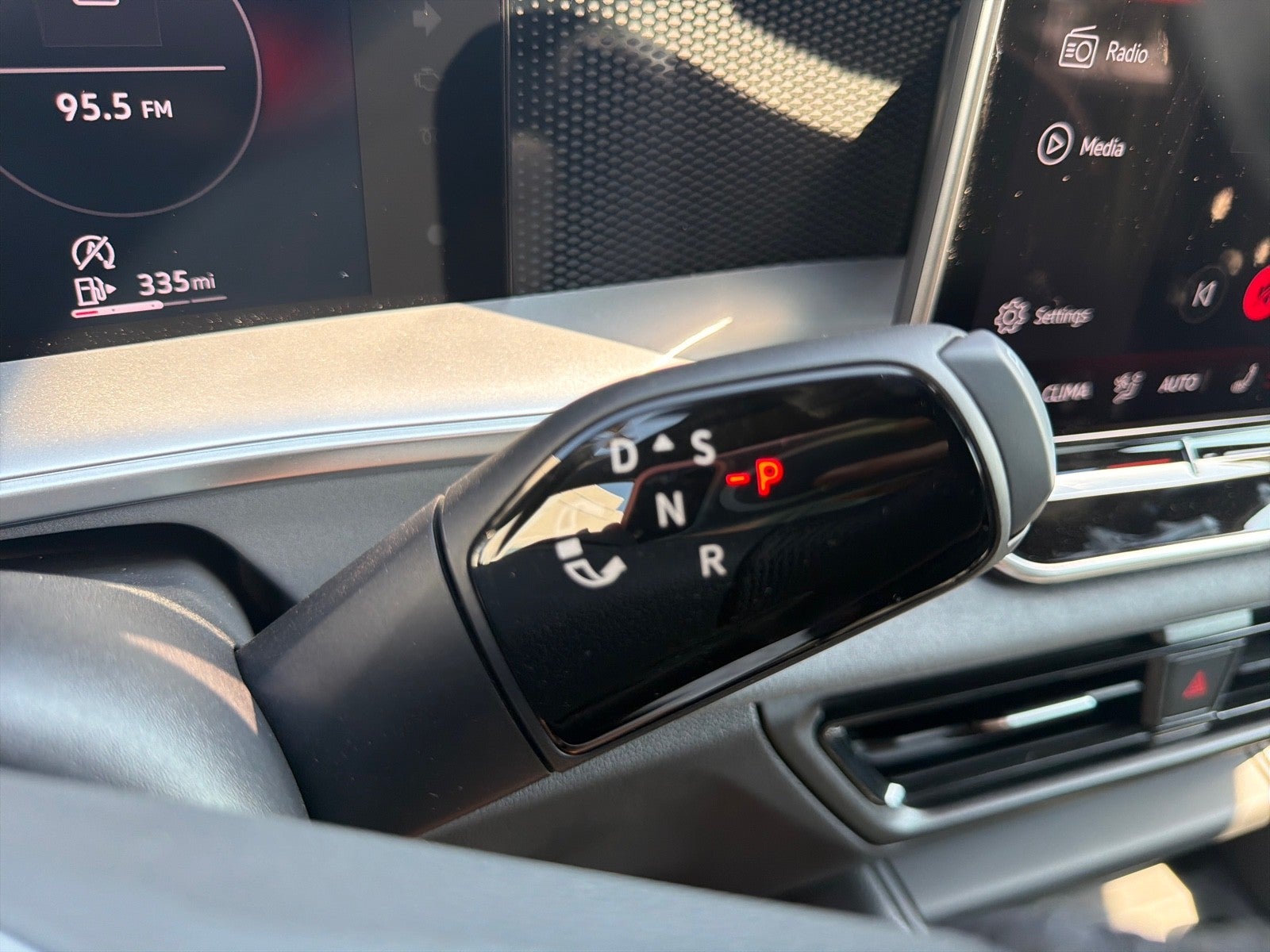 2026 Volkswagen Tiguan SE R-Line Black FWD
